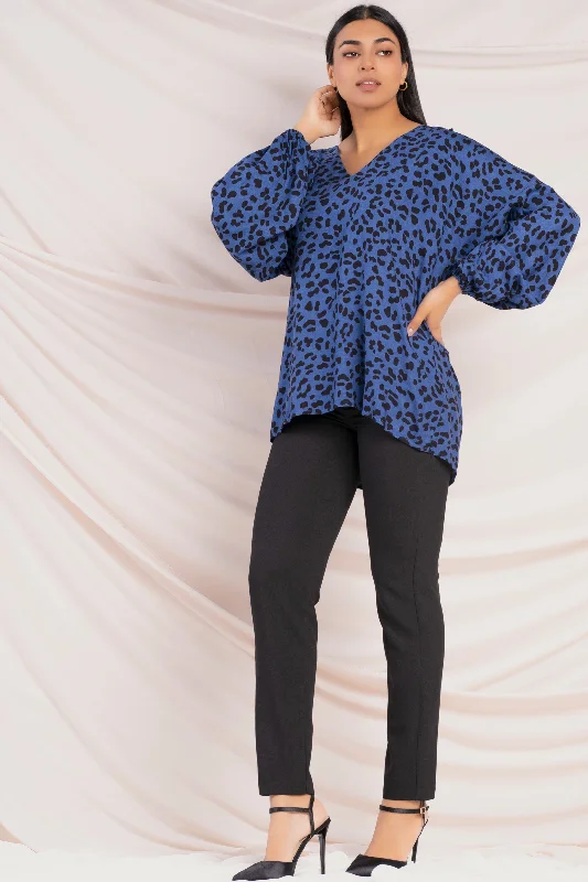 women's tops for those who want to wear pieces that are both functional and fashionableBlue Printed Oversized Top